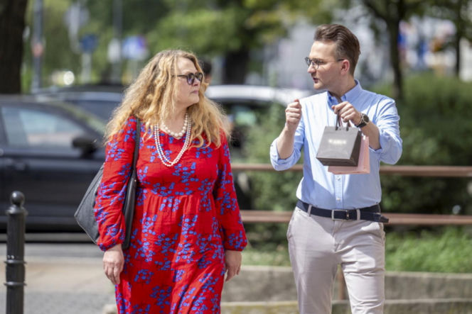 Posłanka Piekarska z Adrianem Witczakiem kupowali bransoletkę