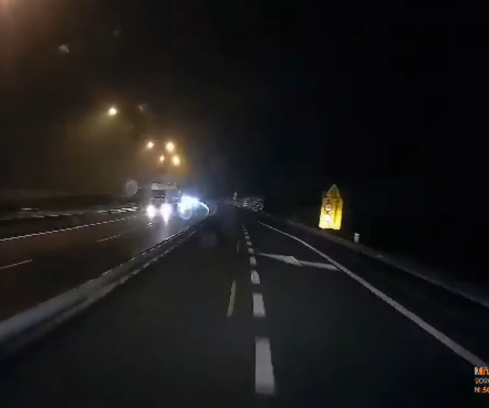 Tajemnicza postać na autostradzie A4. Nagranie przyprawia o ciarki na plecach
