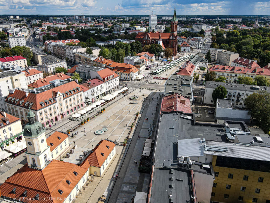 Zaprezentowano pierwsze 20 autobusów elektrycznych w Białymstoku. Od poniedziałku pojawią się na ulicach miasta [ZDJĘCIA]