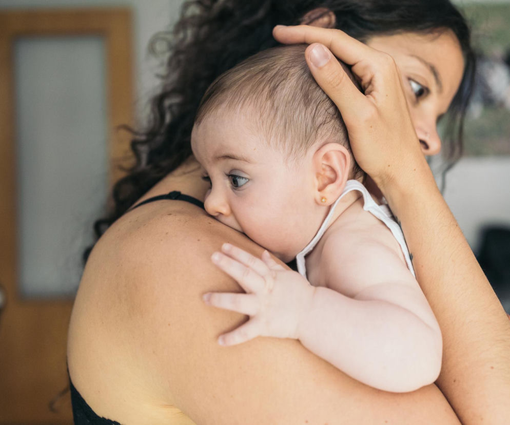 Prześladują cię myśli o skrzywdzeniu dziecka? Spokojnie, doświadcza tego większość mam