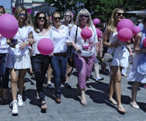 Marsz Różowej Wstążki 2015. Małgorzata Socha, Anita Sokołowska, Magdalena Stużyńska, Joanna Koroniewska