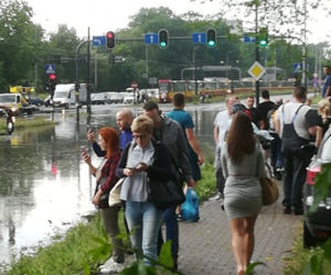 Po burzy w Łodzi zalane ulice i mnóstwo utrudnień. Tak wygląda ul. Włókniarzy