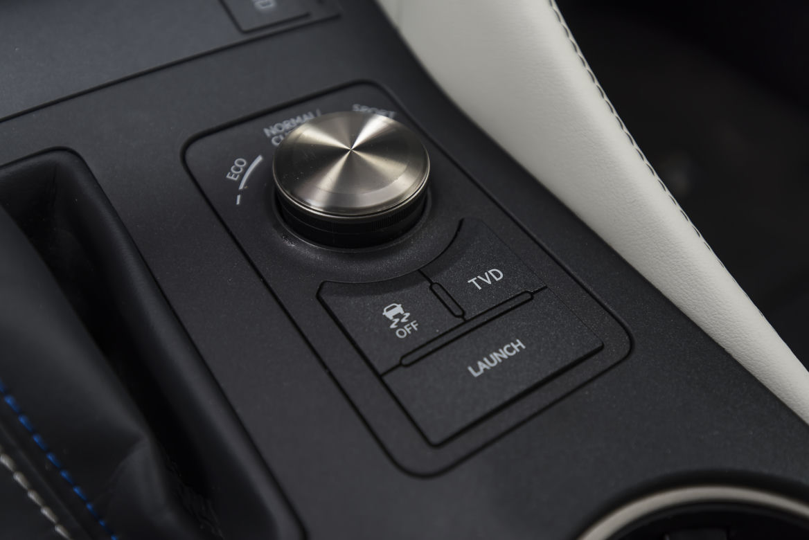 Lexus RC F Carbon 5.0 V8 464 KM 