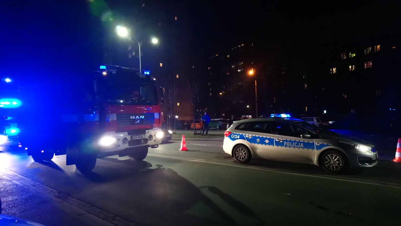 Poważny wypadek w Nowej Hucie. Karetka jadąca na sygnale zderzyła się z samochodem