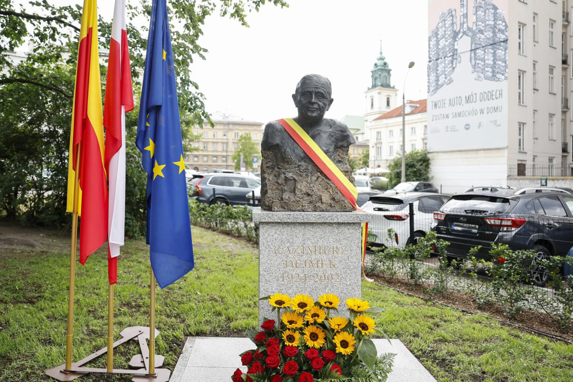 Kazimierz Dejmek uhonorowany skwerem i popiersiem. Gwiazdy kina i teatru uczestniczyły w ważnej uroczystości