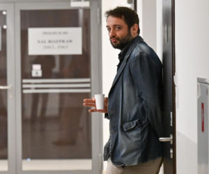 Rozwód Gąsiorowskiej i Żurawskiego w toku! Aktor czekał pod salą z kubkiem w ręku