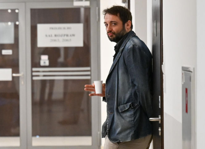 Rozwód Gąsiorowskiej i Żurawskiego w toku! Aktor czekał pod salą z kubkiem w ręku