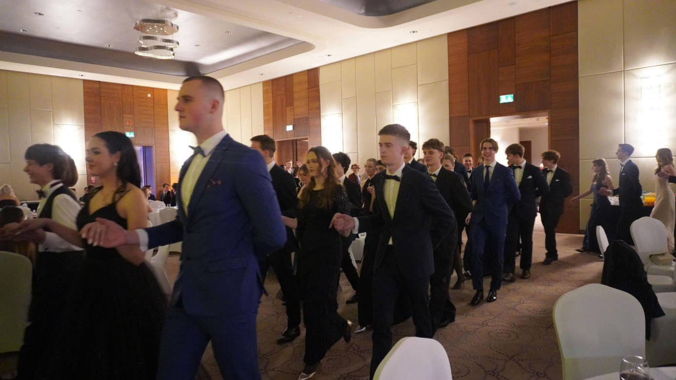 Studniówkowe szaleństwo. Bal przedmaturalny I LO im. Bartłomieja Nowodworskiego 