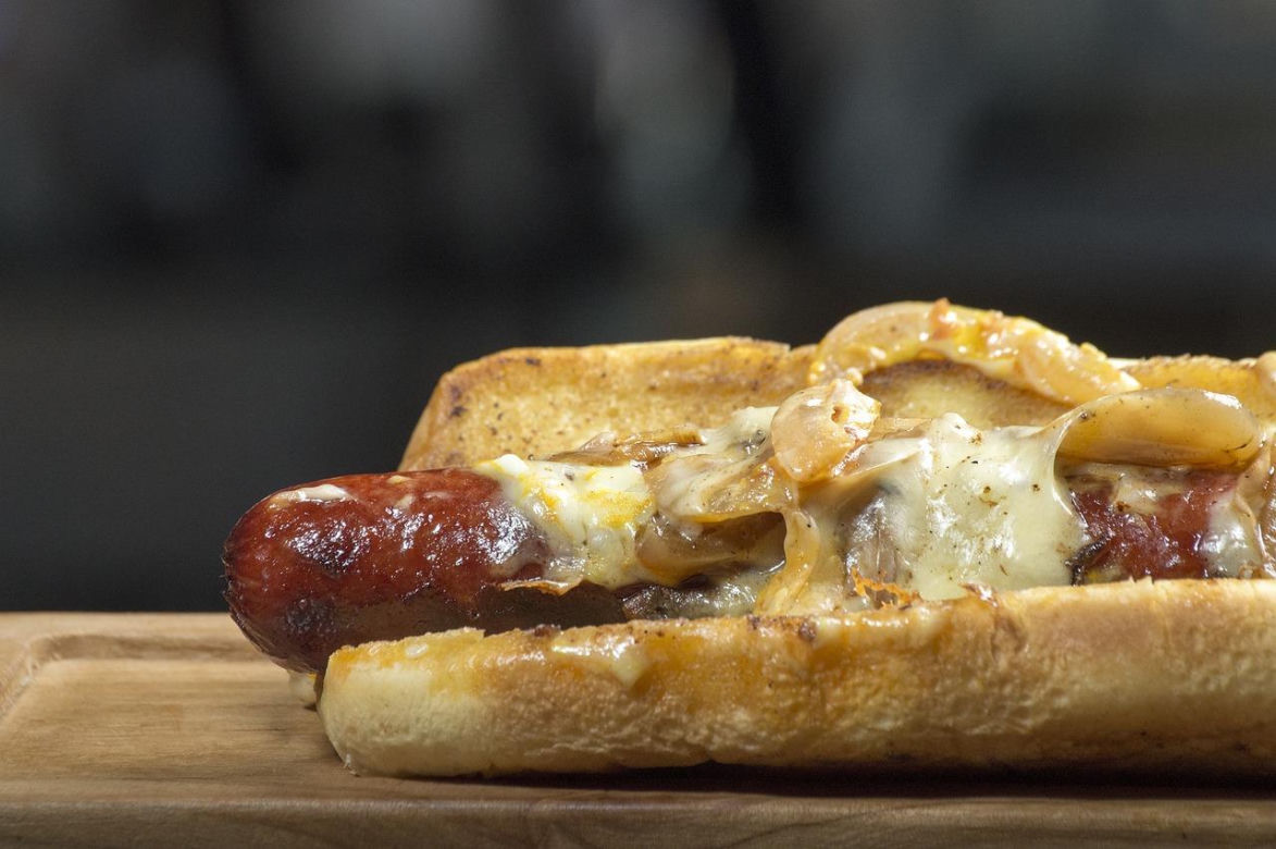 Hot-dogi z parówkami