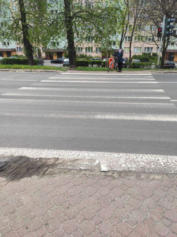Niepomalowane pasy w Toruniu. Czytelniczka apeluje, MZD odpowiada