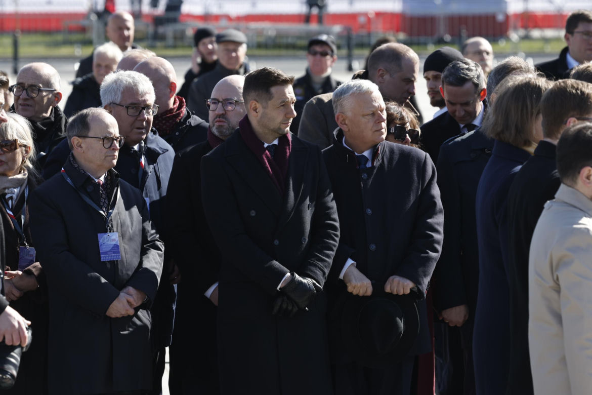 Rocznica katastrofy smoleńskiej. Prezydent Nawrocki uczcił pamięć zmarłych