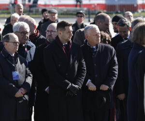 Rocznica katastrofy smoleńskiej. Prezydent Nawrocki uczcił pamięć zmarłych