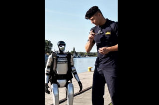 Kontrowersje wokół chińskiego robota w Marynarce Wojennej. Czy Edward Warchocki zagraża bezpieczeństwu?