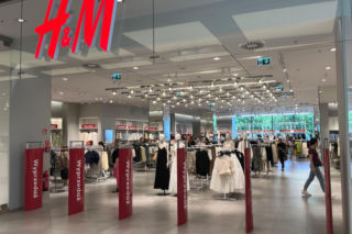 Letnia wyprzedaż w H&M. Klienci mogą już polować na promocje
