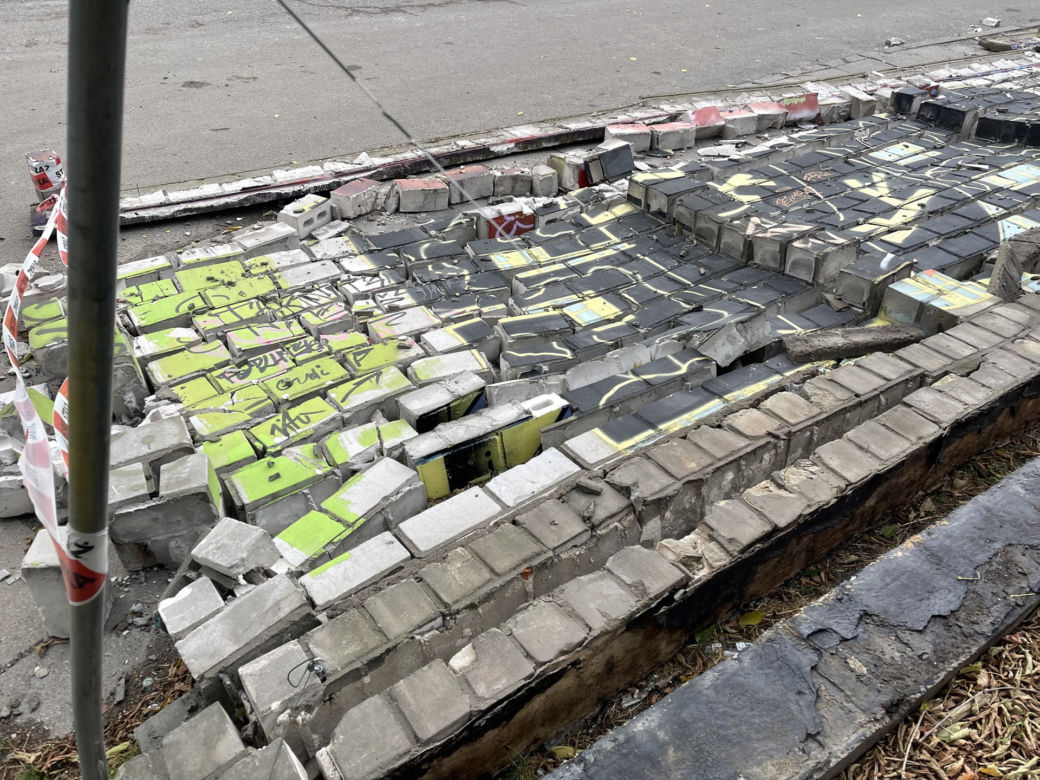 Wichura w Warszawie. Mur runął na bezbronną kobietę