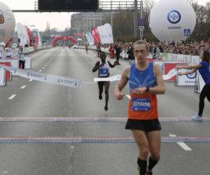 Warszawiacy pobiegli w maratonie
