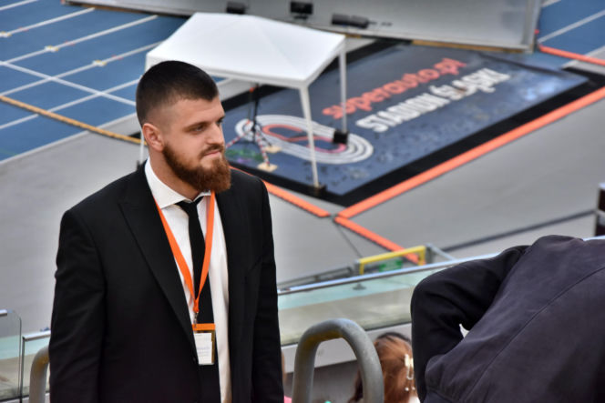 Tysiące ludzi szuka swojego szczęścia na stadionie. Kongres Świadków Jehowy przyciągnął tłumy