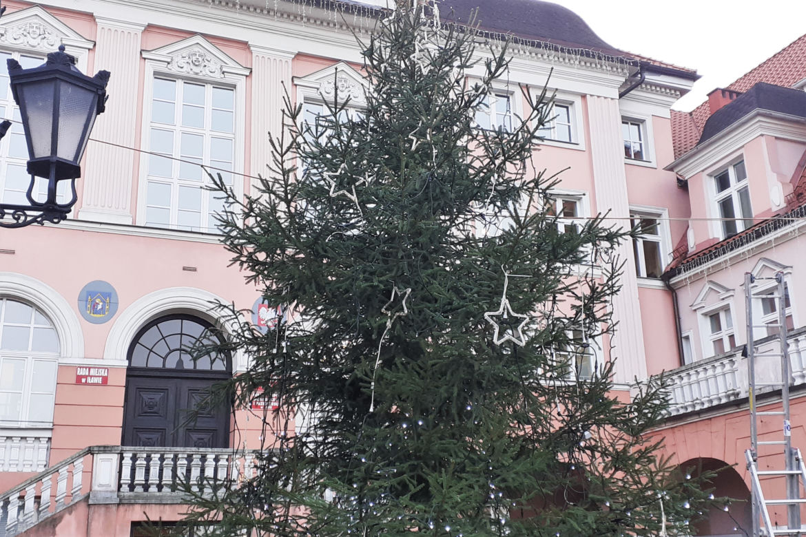 Ozdoby świąteczne miejskiej architektury w Iławie 2020 - zdjęcia dzienne