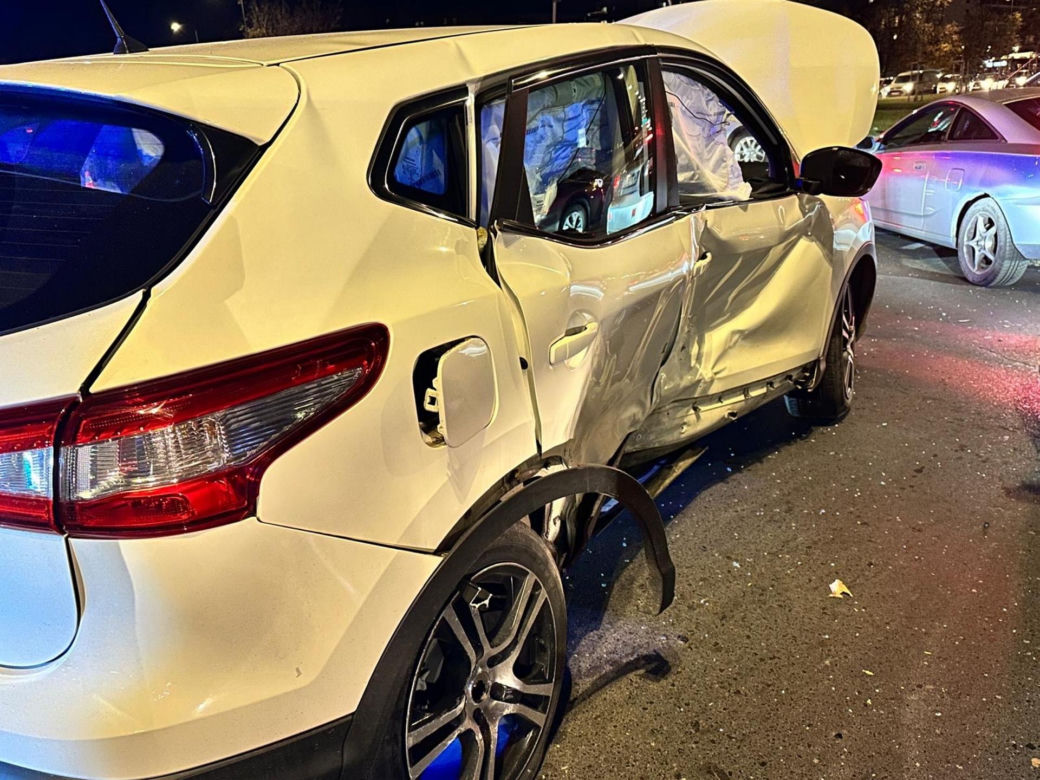 Wielki dramat na Dolince Służewieckiej. Opel rozstrzaskał się z nissanem. Są ranni