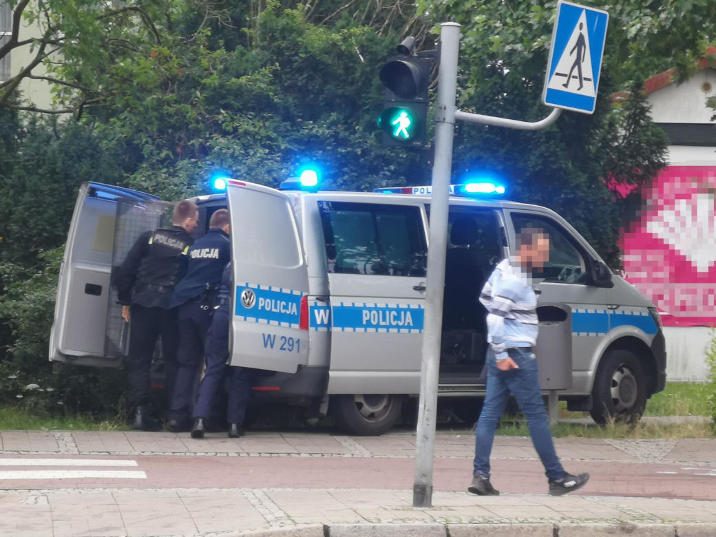 Szaleniec na ulicach Świnoujścia