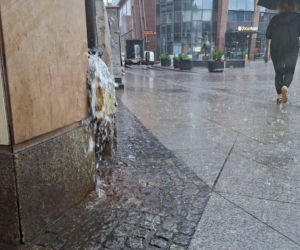 Wrocław pod wodą! Tramwaje stoją, ulice zamieniły się w rzeki