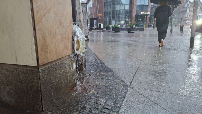 Wrocław pod wodą! Tramwaje stoją, ulice zamieniły się w rzeki