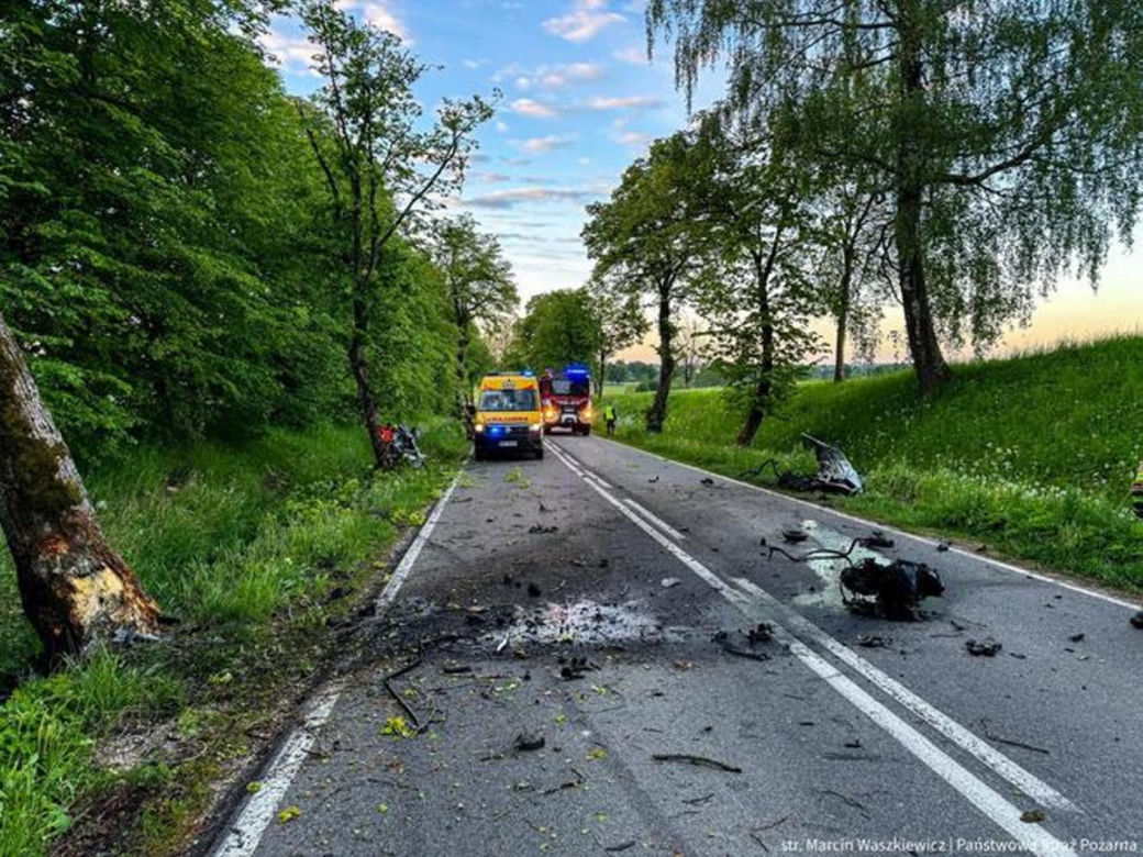 Tragiczny wypadek na Mazurach. Samochód rozpadł się na pół!