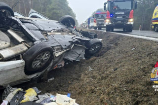 Groźny wypadek pod Toruniem! Zderzyły się osobówka i ciężarówka