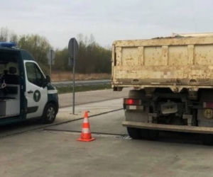 Ciężarówki znów za ciężkie. Dalsza kontrola ujawniła szereg poważnych nieprawidłowości!