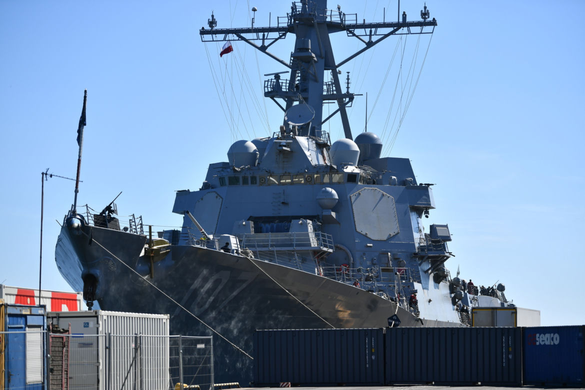 Amerykański niszczyciel rakietowy USS Gravely zacumował przy Nabrzeżu Francuskim portu w Gdyni