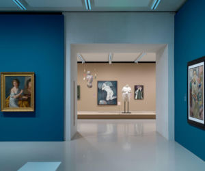 Gdy projekt milczy, przemawia sztuka. Aranżacja wystawy „Kwestia kobieca 1550 – 2025”