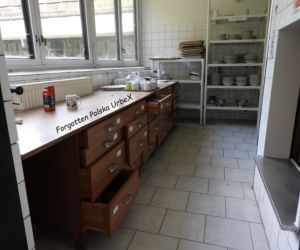 Lalka śpiąca w łóżku i urządzenia rehabilitacyjne. Co znajduje się w opuszczonym sanatorium przy polskiej granicy? [ZDJĘCIA]
