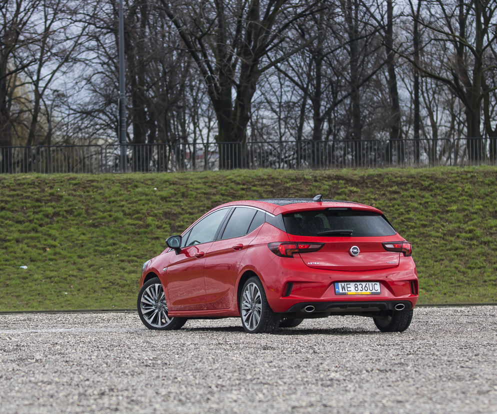 Opel Astra 1.6 Turbo 200 KM M6 Elite