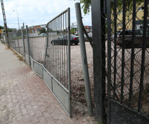 Staranował leksusem policjantów i uciekł