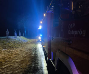 Tragiczne dachowanie na prostej drodze. 18-letni pasażer zginął na miejscu [ZDJĘCIA]