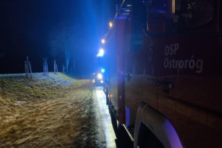 Tragiczne dachowanie na prostej drodze. 18-letni pasażer zginął na miejscu [ZDJĘCIA]