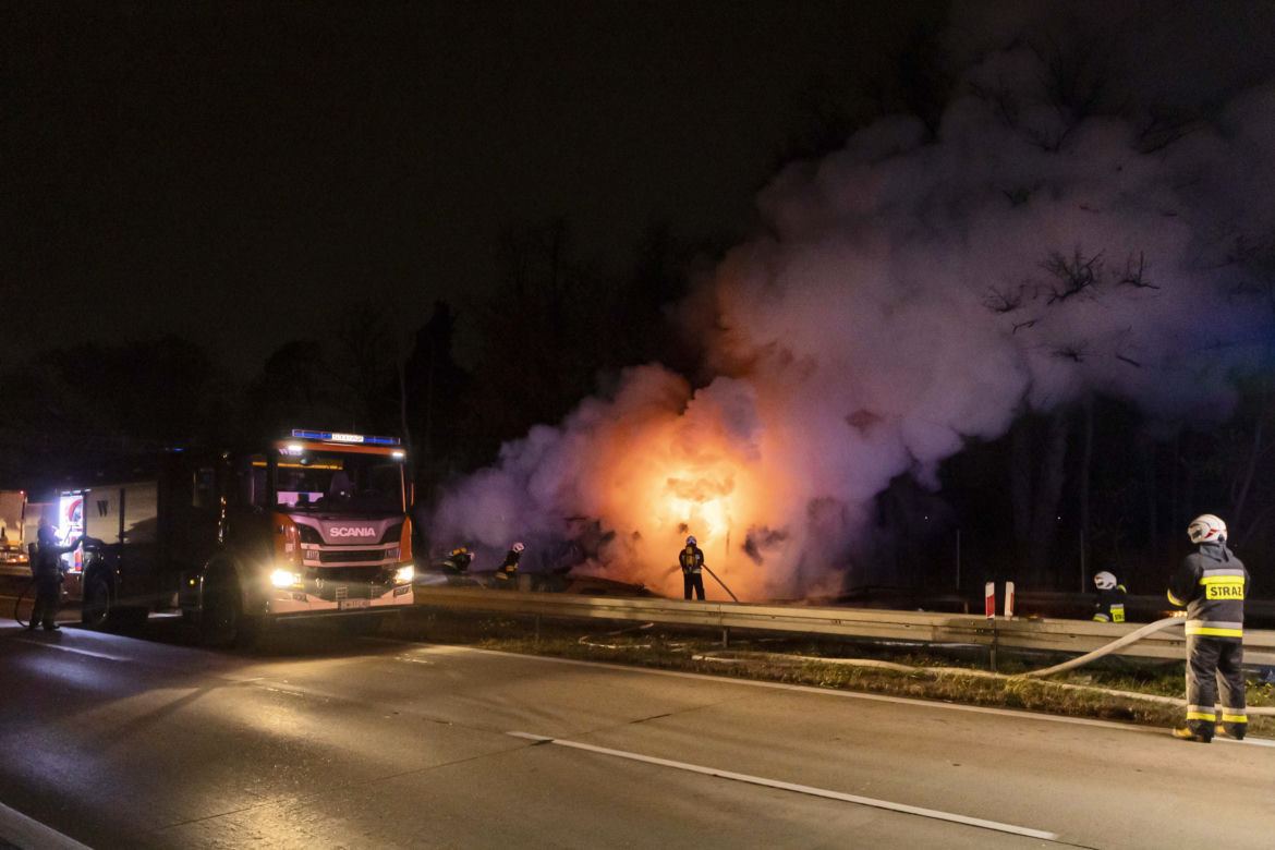 Zderzenie 5 pojazdów na A4. Paliła się ciężarówka! [ZDJĘCIA]