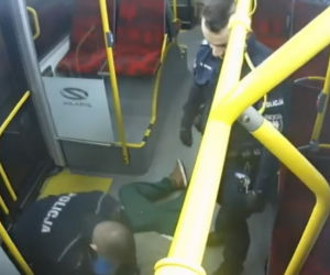 Dramatyczna akcja policji, w autobusie reanimowali mężczyznę