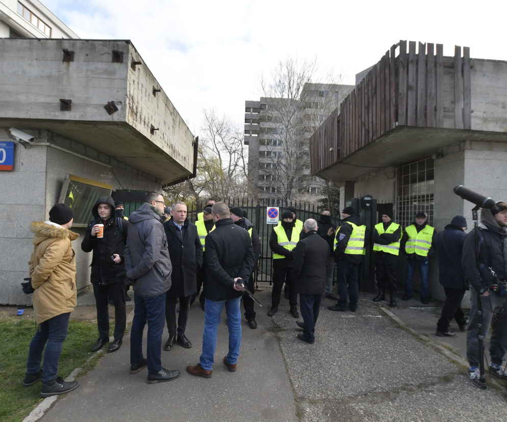 Warszawa przejmuje Szpiegowo. Miasto weszło na teren z komornikiem