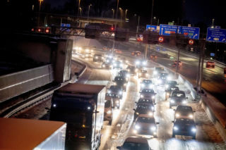 Potężny atak zimy nie tylko w Polsce. Nieprzejezdne drogi i anulowane loty w Holandii