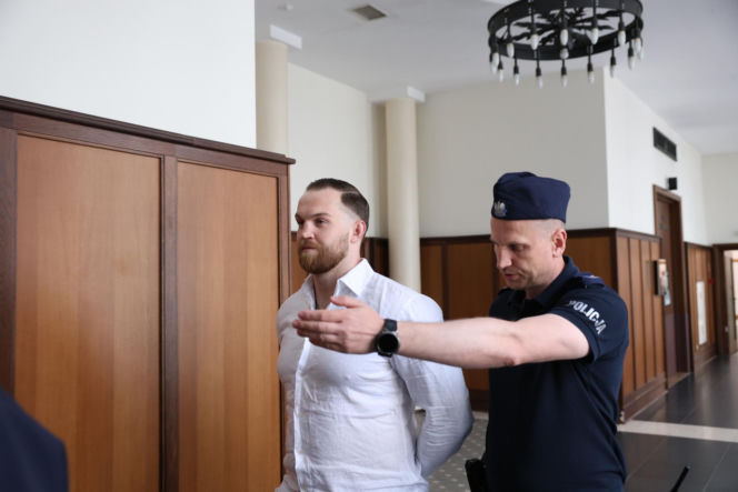 "Skazał matkę na dożywocie cierpienia". Prokurator chce 25 lat więzienia dla Dawida M. Zabóstwo na Nowym Świecie