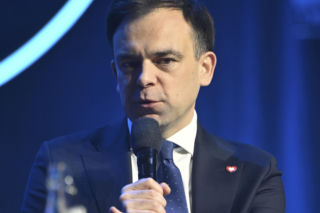 Rząd zabiera głos w sprawie cen paliw