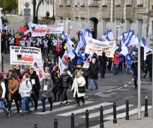 Pod KPRM protestują pracownicy budżetówki