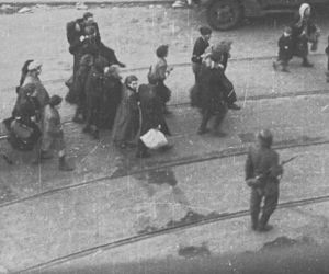 Po 80 latach wojenne klisze wyszły na jaw. Gdzie i kiedy obejrzeć 33 zdjęcia z getta? 