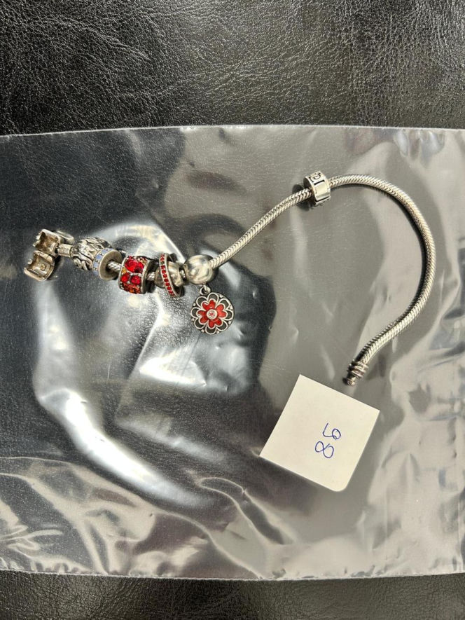 Rozpoznajesz te błyskotki? Policja poszukuje właścicieli bizuterii i kosztowności