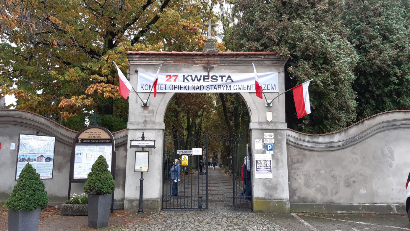 Zbiórka na rzecz zabytkowych pomników na Starym Cmentarzu