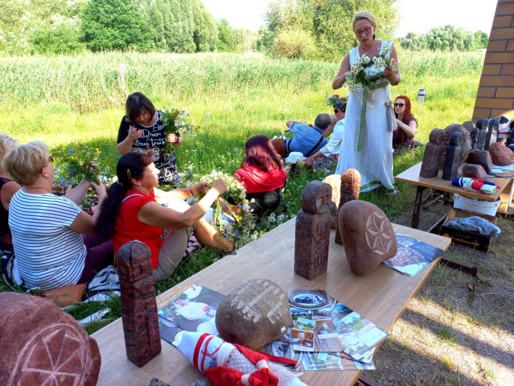 Zasiedli W Kręgu i odprawili Kupalnockę na Wyspie Młyńskiej w Iławie