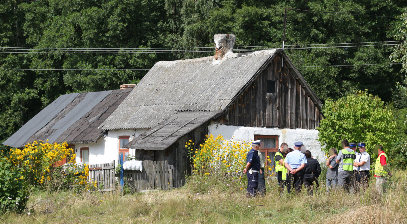 Grób 21-letniej Anny z Zambrowa. Dziewczyna została zgwałcona, poćwiartowana i wrzucona do ogniska
