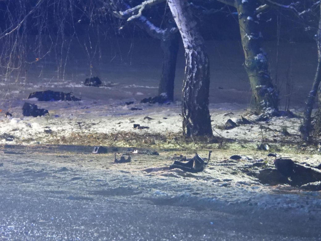 Uciekał seatem przed policją. Gonili go przez dwa powiaty. Zginął na drzewie