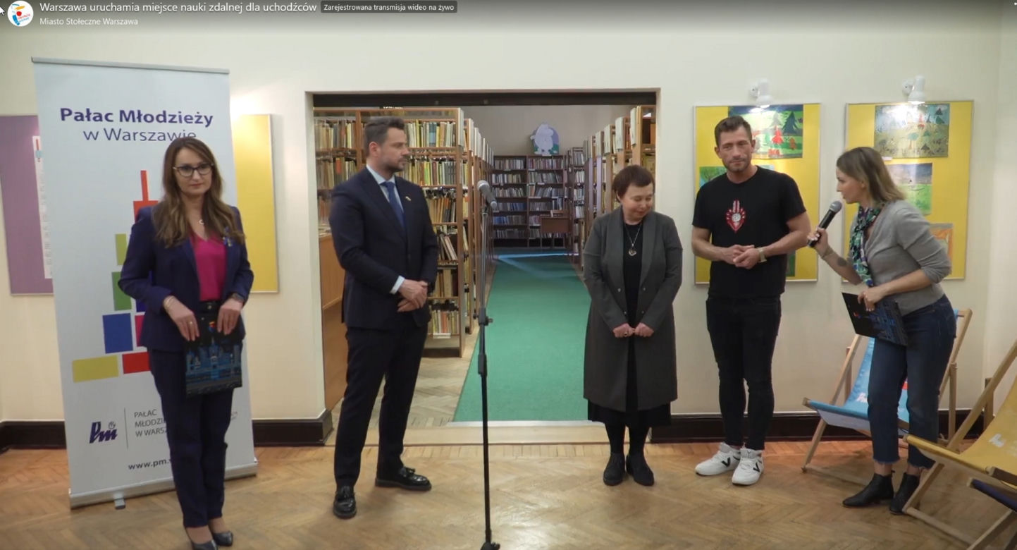 Warszawa uruchamia miejsce do zdalnej nauki w Pałacu Młodzieży. Skorzystają z niego mali uchodźcy